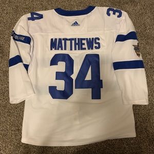 Toronto maple leafs jersey